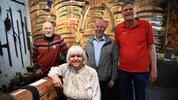 Die Gründungs- mitglieder Erika und Walter Felkel (li.) mit dem Vereinsobmann Wolfgang Meixner ...