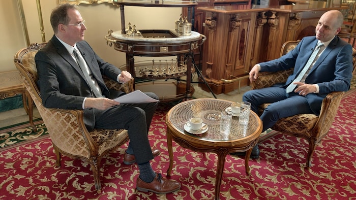 krone.tv-Podcaster Gerald Fleischmann im Gespräch mit Holger Bonin, Direktor des Instituts für ...