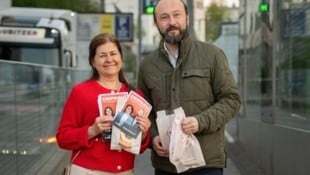 Kampagnenstart mit Doris Kamps und Max Lercher vor dem LKH Graz.  