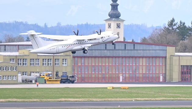 Eine ATR-72 der dänischen Airline DAT verbindet Linz mit Frankfurt.