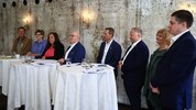 Der Gemeinderatsklub des „Neuen Innsbruck“ mit Mandataren und Ersatz-Gemeinderäten: „Wir nehmen ...