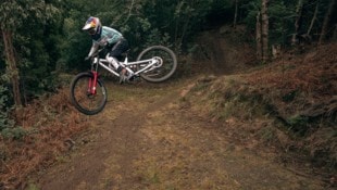 Fühlt sich wohl auf ihrem neuen Bike: Valentina Höll.