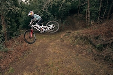 Fühlt sich wohl auf ihrem neuen Bike: Valentina Höll.