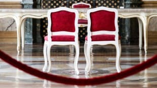23 Jahre nach dem Jawort im Schloss Mirabell muss eine Frau weiter um ihren Namen kämpfen.