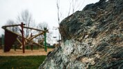 Greenpeace übt Kritik, weil das asbesthaltige Material bei Fundorten noch nicht entfernt worden ...