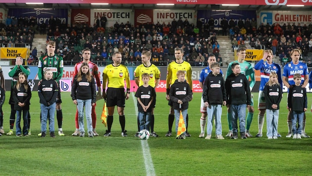 Das Fußballmatch zwischen der SV Ried und dem GAK verlief friedlich, brutal wurde es erst nach ...