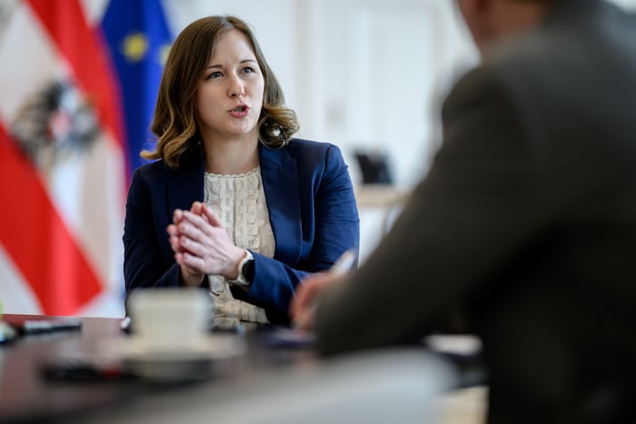 Ministerin Bauer wird wegen des Förderstopps hart kritisiert.