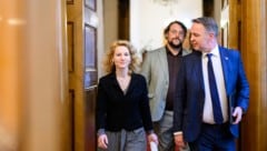 Babler und Holzleitner haben „zusammengelegt“, um die NGO Zara zu retten.
