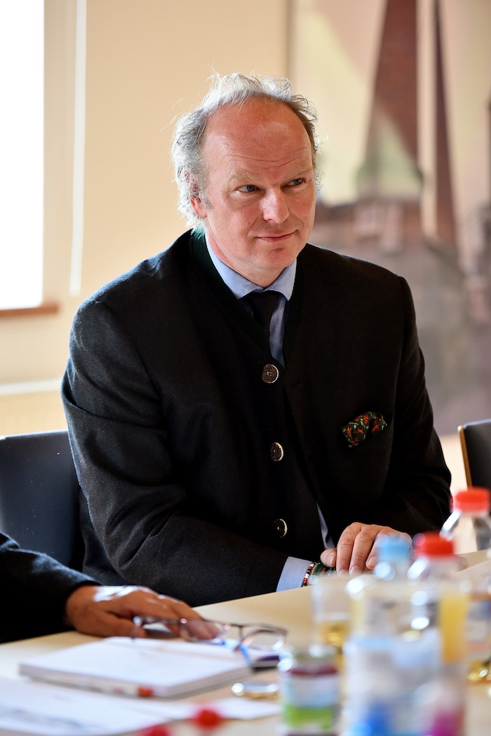 Leere Regale in heimischen Lebensmittelgeschäften. Geschäftsführer Stefan Hipp über die brisante ...