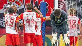 Austria-Goalie Samuel Sahin-Radlinger patzte gleich zweimal.