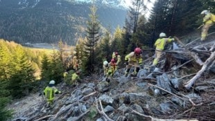 Zahlreiche Einsatzkräfte standen über Stunden im Einsatz.