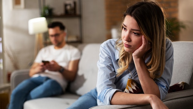 Das Handy des anderen kann in der Beziehung zum Feindbild werden.