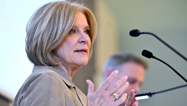 Der ORF-Stiftungsrat wählt heute, wer bis Ende 2026 an der Spitze des ORF steht. Favoritin ist ...