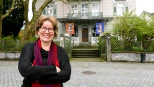Irene Aue-Ben-David vor dem Jüdischen Museum Hohenems. 