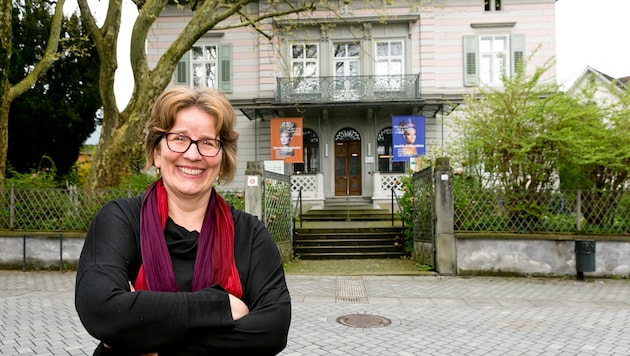 Irene Aue-Ben-David vor dem Jüdischen Museum Hohenems.