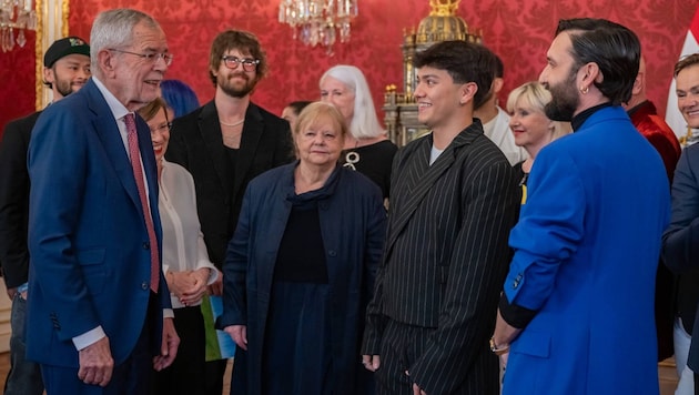 Budnespräsdient Alexander Van der Bellen empfing eine ganze Armada an ehemaligen ...