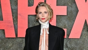 „Apex“-Premiere in New York: Charlize Therons Dior-Look sorgt für Mega-Aufsehen!