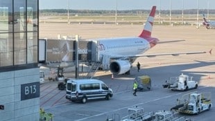 Wegen eines randalierenden Abschiebehäftlings kurz vor dem Abflug musste ein Airbus A320 von ...