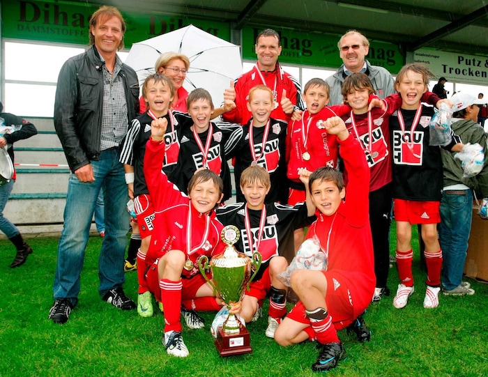 Fabian Büchele (hi. re.) und Tobias Wechselberger (u. li.).