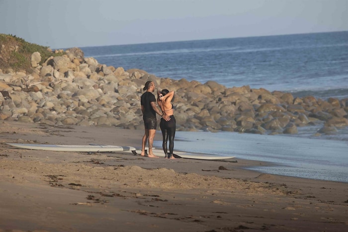 Hamilton kann seine Hände kaum von Kardashian lassen!