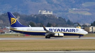 Ein Ryanair-Flieger am Salzburger Flughafen