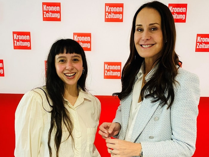 Podcasterin Sandra Herbsthofer (li.) lud Tierecke-Chefin Maggie Entenfellner (re.) zu einem ...