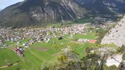 Herrlich fällt der Blick vom Adlerhorst hinunter nach Nassereith aus.