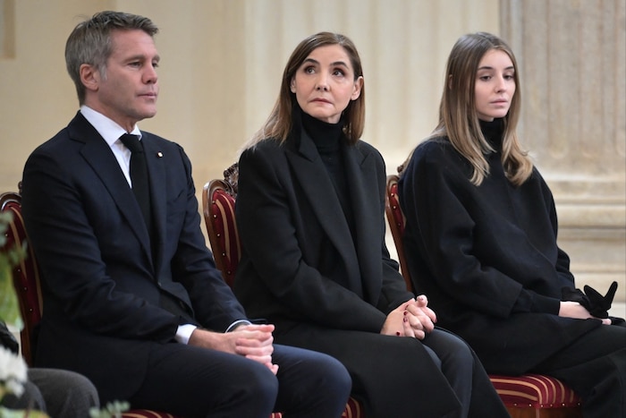 Emanuele Filiberto (links), Clotilde Courau (Mitte) und Tochter Vittoria trauerten im Februar ...