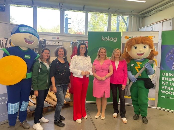 In Pink und mit Maskottchen zeigen die Verantwortlichen den Mädles die Berufe.