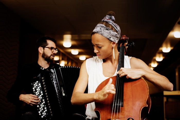 Christian Bakanic und Marie Spaemann widmen sich Lovesongs.