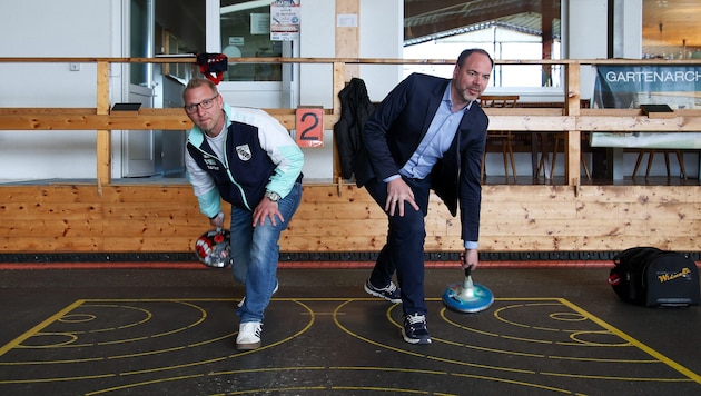 Straßwalchens Sportchef Werner Baumgartner (li.) und Obmann Roland Fischwenger beim ...