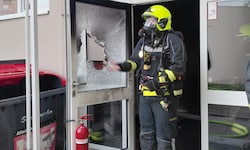 Mit Brandsätzen hatte der 15-Jährige versucht, die Mittelschule Haid 1 abzufackeln, in der auch ...