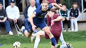 Marlon Winter (vorne) und Velden empfangen am Freitag Kalsdorf.