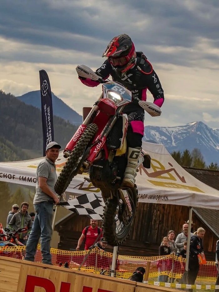 In der Staatsmeisterschaft gab‘s für Hecher zum Auftakt in Perchau einen Sieg und einmal Platz ...