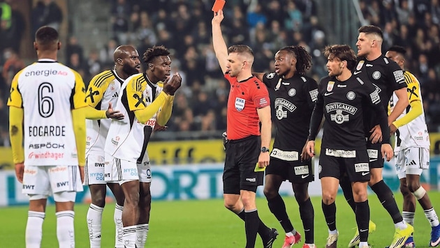 Heißer Hit! Jeyland Mitchell sah auf der Ersatzbank Gelb, fehlt am Sonntag. Der LASK verlor zwei ...