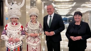 Landeshauptmann Mario Kunasek (FPÖ) und seine Stellvertreterin Manuela Khom (ÖVP) ziehen eine ...