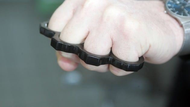 Die 30-jährige Grazerin verwendete ein Schlagringmesser (Symbolbild).