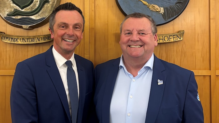 SC Bischofshofen-Präsident Manfred Schützenhofer (re.) mit Vize und VP-Gemeinderat Raimund ...