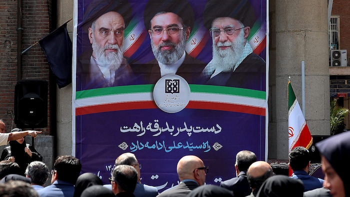 Die obersten Führer des Iran seit 1979: Ayatollah Ruhollah Khomeini (li.), Ayatollah Ali ...