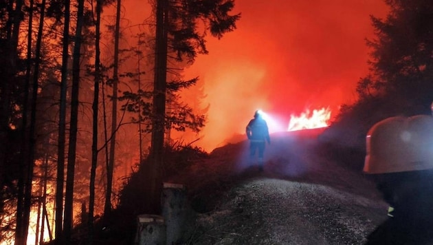 Das Flammenmeer hielt hunderte Feuerwehren in Atem.