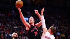 Jakob Pöltl und die Toronto Raptors haben den dringend nötigen ersten Playoff-Sieg errungen. 