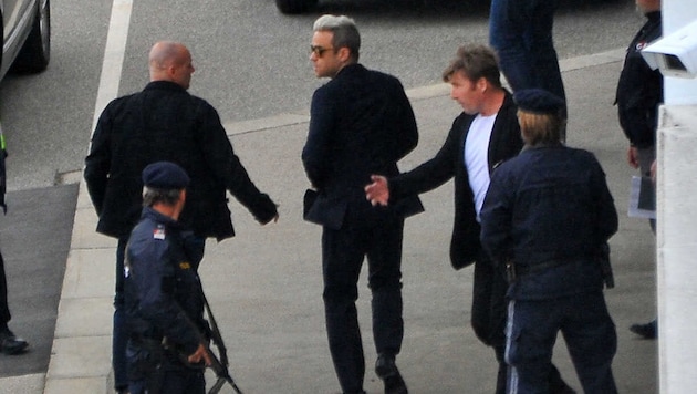 Bei der Ankunft des Weltstars am Flughafen in Hörsching herrschte Ausnahmezustand.