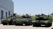 Im Bild: ein gepanzerter Mannschaftstransporter vom Typ „Boxer“, ein Schützenpanzer vom Typ ...