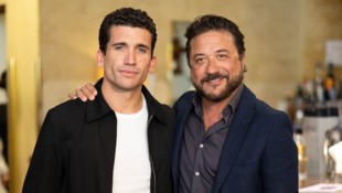 Die „Haus des Geldes“-Stars in Wien vereint: Jaime Lorente (li.) und Enrique Arce.