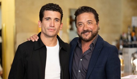 Die „Haus des Geldes“-Stars in Wien vereint: Jaime Lorente (li.) und Enrique Arce.