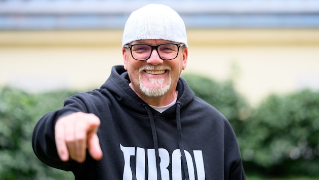 Er hatte es nicht immer leicht, aber er hat es dennoch geschafft. Heute möchte DJ Ötzi anderen ...