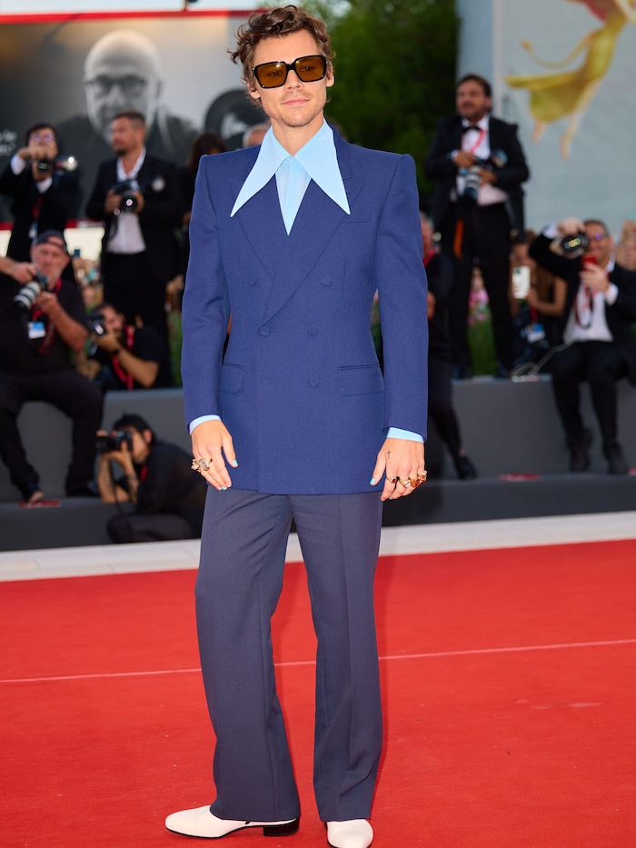 Der 32-Jährige Musiker liebt es farbenfroh: So wie hier im 70er-Look von Gucci.