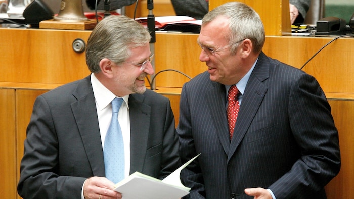 Oktober 2008: Der damalige Vizekanzler Wilhelm Molterer (li.) mit dem damaligen Bundeskanzler ...