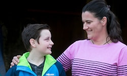 Gemeinsam mit seiner Mutter Sabine Hirsch will sich der Schüler Luca gegen Mobbing und Gewalt ...