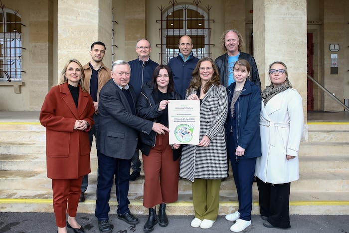Landeshauptmann-Stellvertreterin Anja Haider-Wallner mit den Vertretern der Aktionsgestalter.